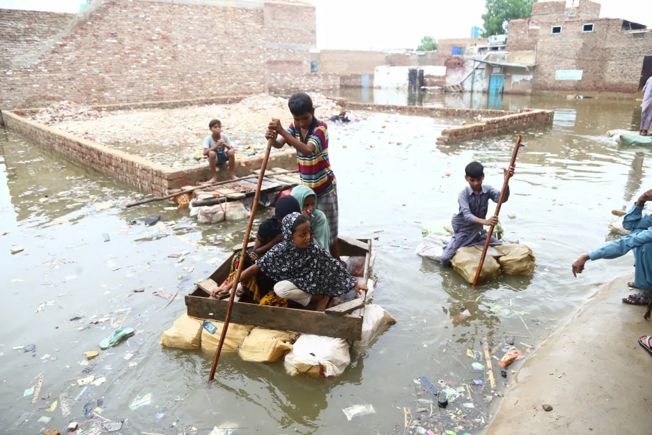

Při mohutných záplavách zahynuly v Pákistánu stovky lidí

