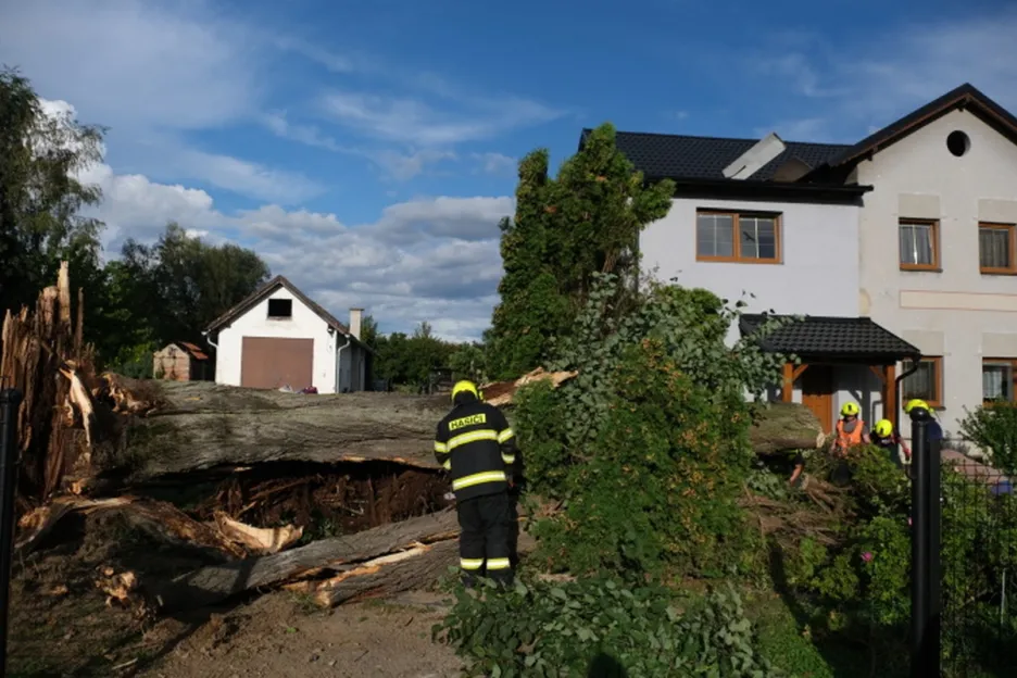 

Obec na Novojičínsku zasáhla větrná smršť. Poškodila střechy a kapličku

