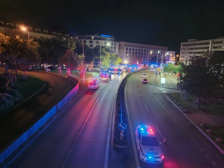 

V Bratislavě narazil vůz do lidí. Čtyři zemřeli, sedm utrpělo zranění 

