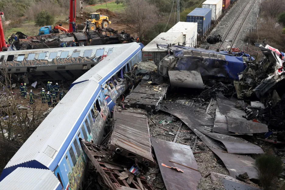 

Při srážce dvou vlaků v Řecku zahynulo téměř čtyřicet lidí, osm desítek je zraněných

