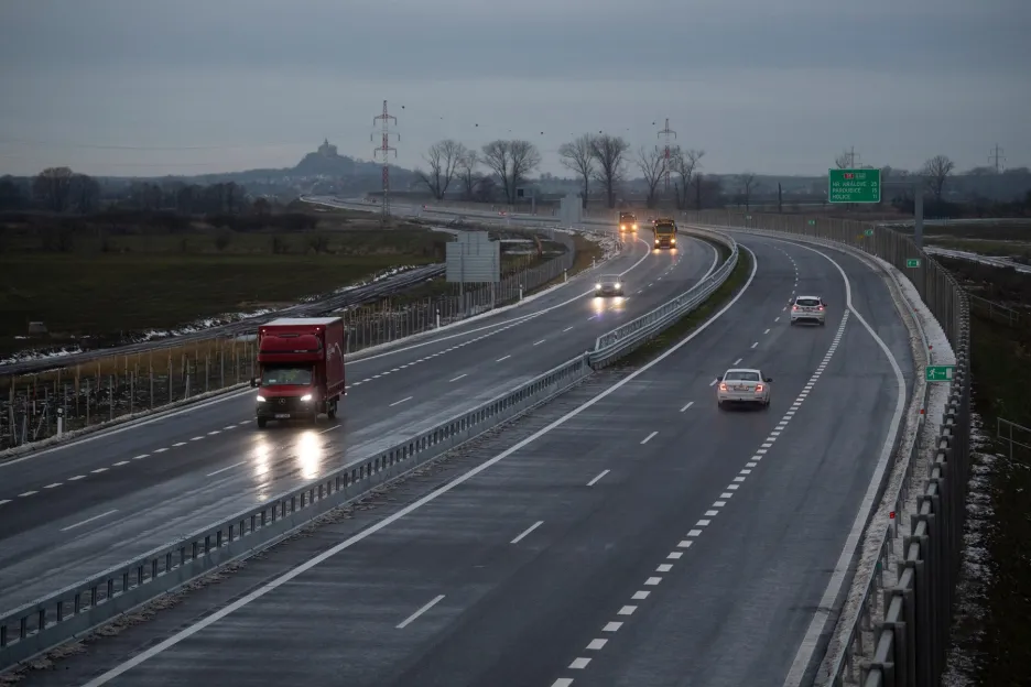 

Nehoda na D7 uzavřela dálnici v obou směrech

