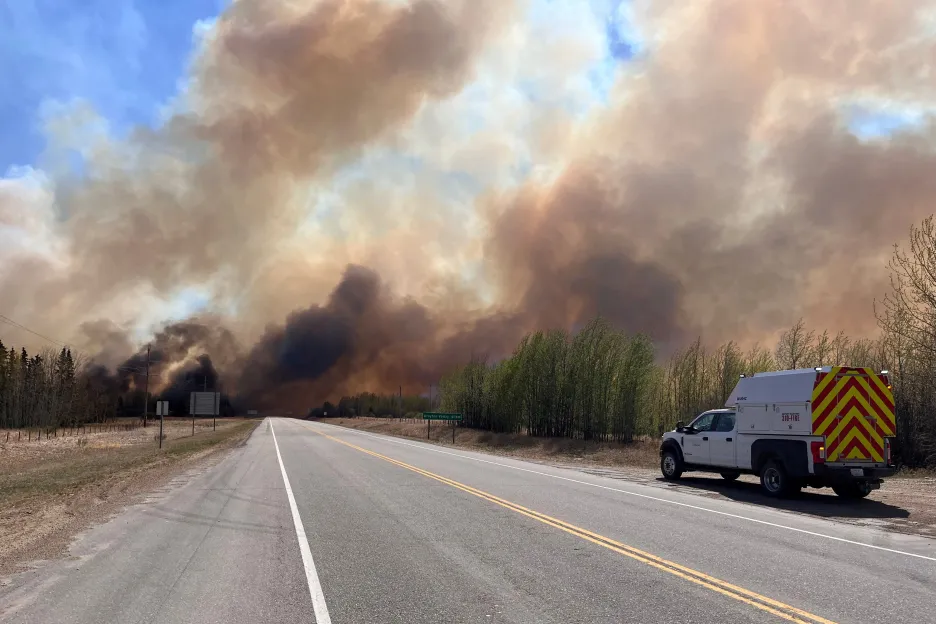 

Tisíce lidí na západě Kanady musely opustit domovy kvůli požárům

