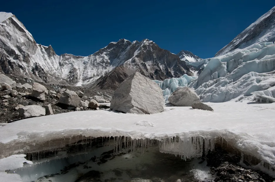 

Himálajských ledovců rapidně ubývá. Tání může připravit o vodu téměř dvě miliardy lidí

