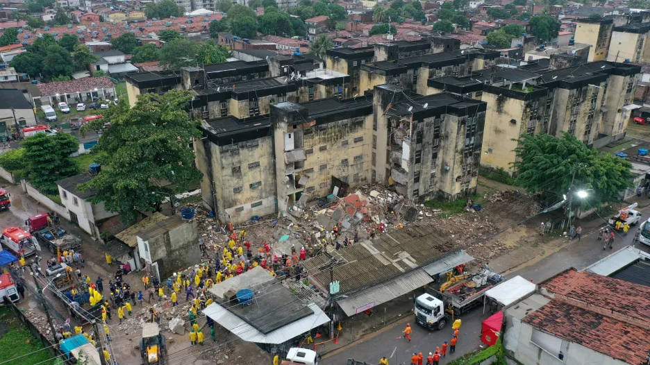 

Nejméně čtrnáct lidí přišlo o život v troskách obytné budovy v Brazílii

