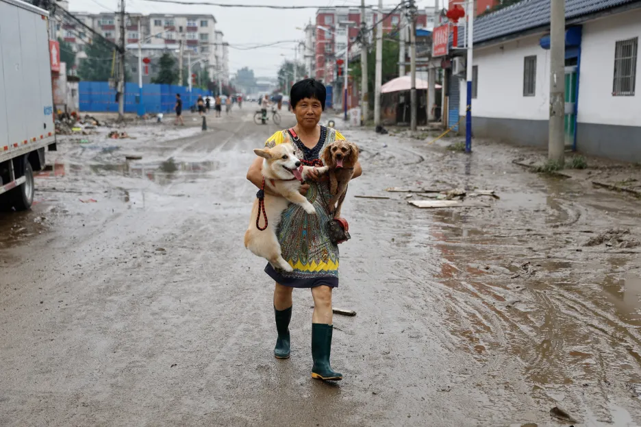 

Peking uklízí po tajfunu Doksuri, další větrná smršť Khanun zasáhla Okinawu

