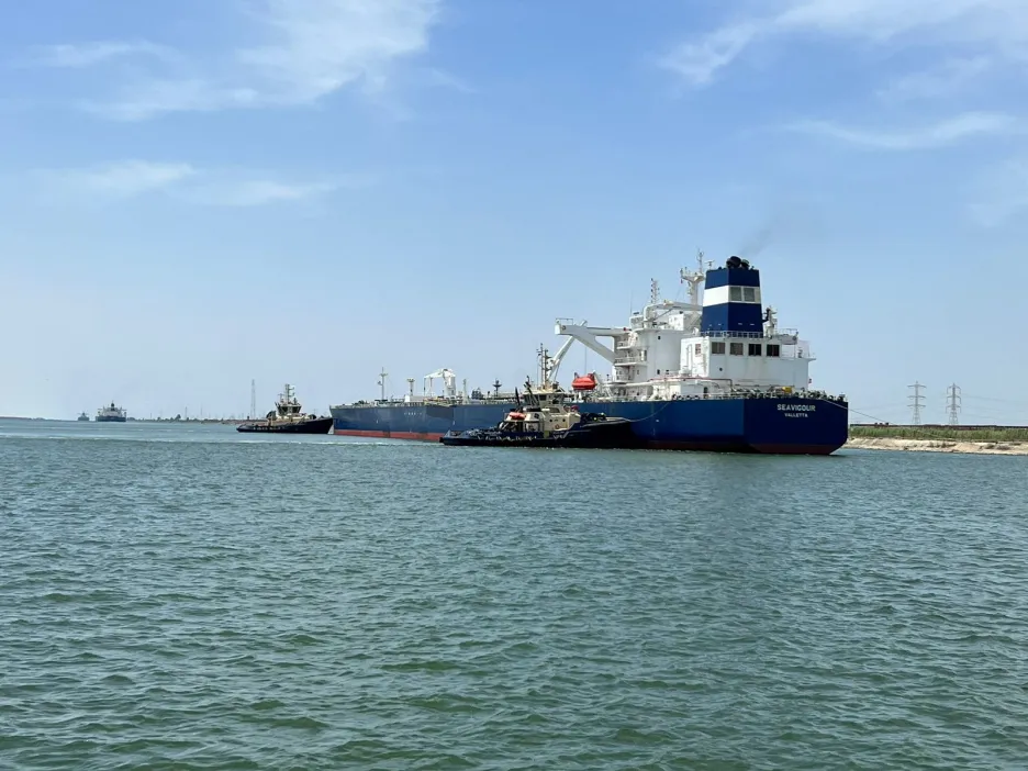 

Provoz v Suezském průplavu byl po noční srážce tankerů obnoven

