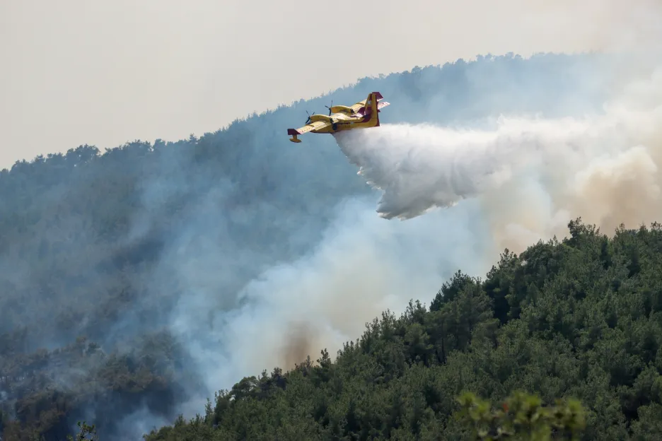 

Velitel českých hasičů v Řecku popsal obtíže s likvidací tamních požárů

