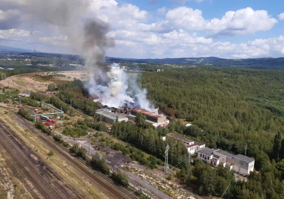 

Požár na Sokolovsku se zmenšuje, odhadovaná škoda je zhruba 45 milionů korun

