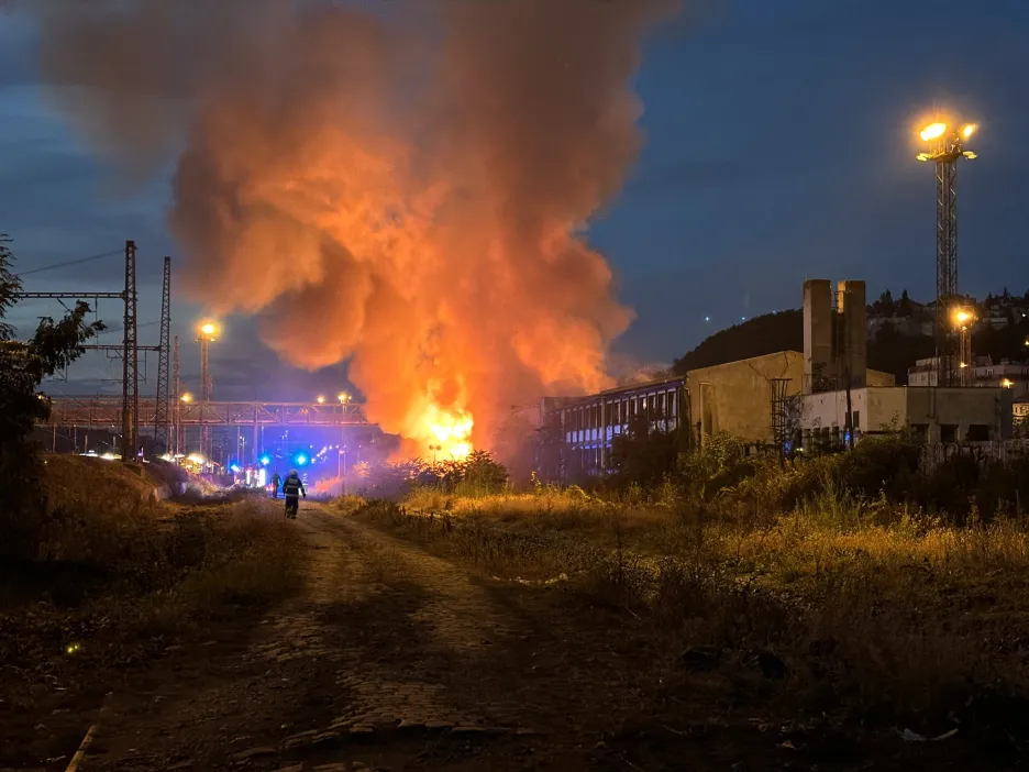 

Hasiči zasahovali u požáru budovy na Smíchovském nádraží. Jedenáct lidí museli evakuovat

