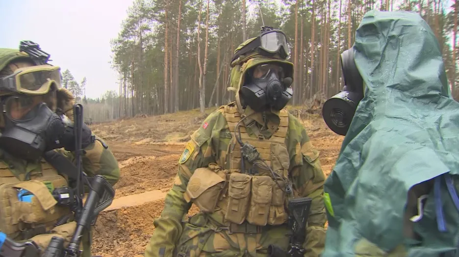 Čeští chemici v Litvě cvičí obranu před zbraněmi hromadného ničení. Pobaltí je podle vojáků vůči Rusku stále ostražitější