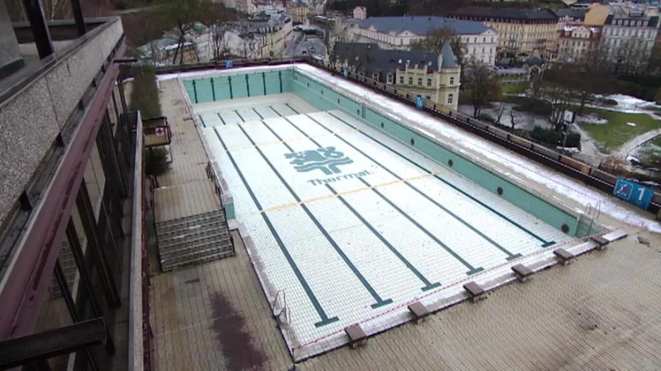 Video Události ČT: Bazén u hotelu Thermal dál ničí vandalové