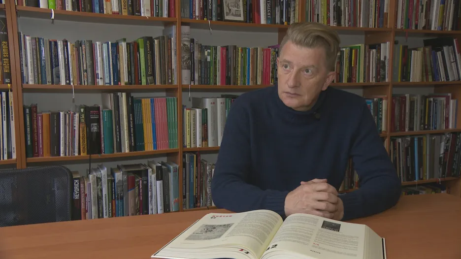 Video Rozhovor s historikem Jiřím Padevětem o knize Kronika Protektorátu