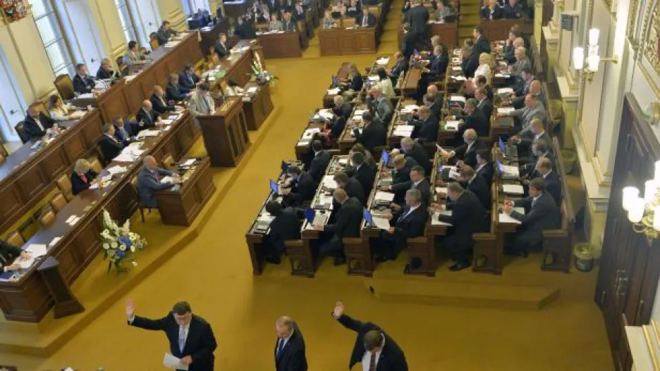 Video Události: Sněmovna schválila novelu o DPH na poslední chvíli