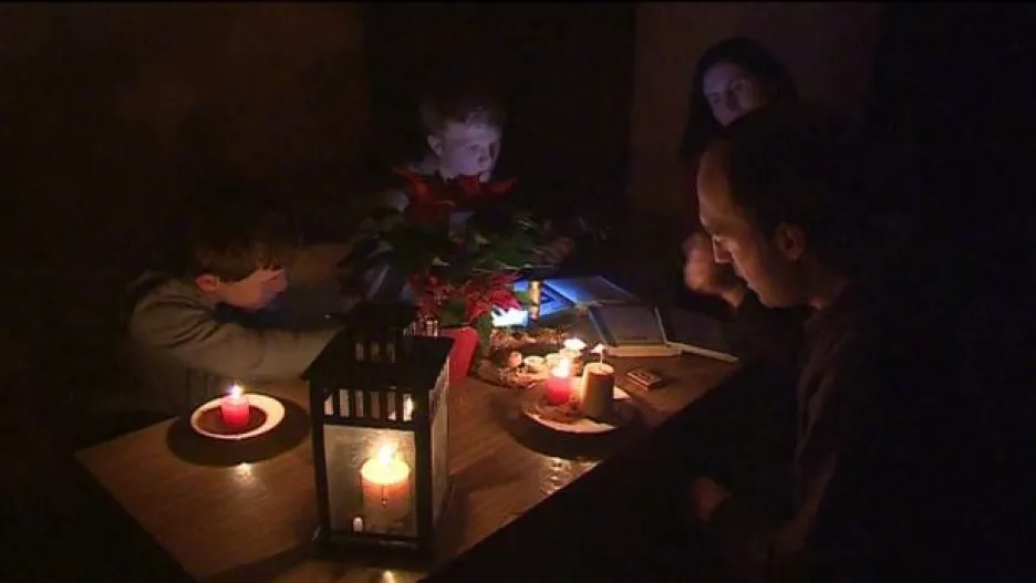 Video Kvůli ledu bez elektřiny - rodiny se přizpůsobují