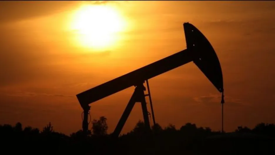 Video Události ČT: Cena benzinu a nafty se na pumpách drží vysoko