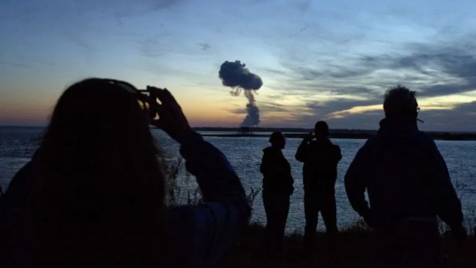 Video USA vyšetřují výbuch rakety těsně po startu