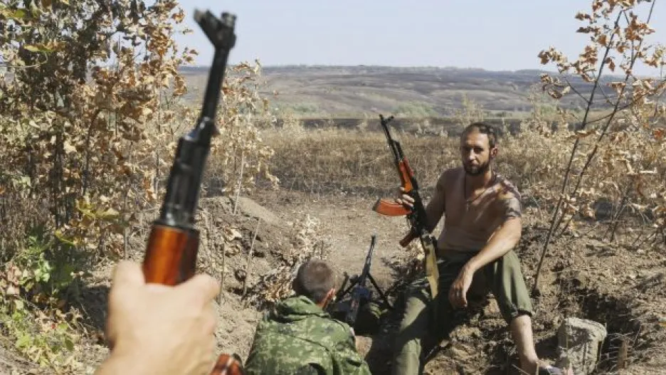 Video Proruští rebelové zřejmě dobyli ukrajinský Novoazovsk
