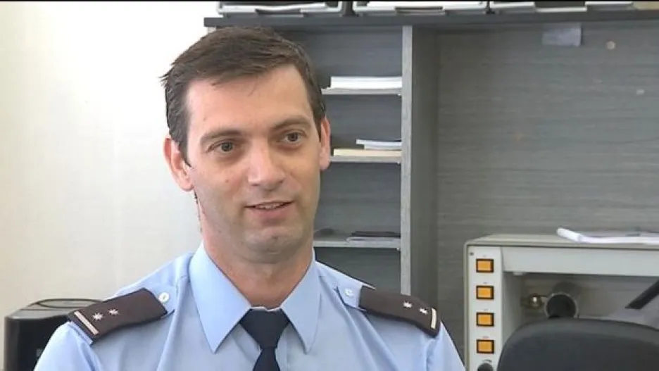 Video Policista kryl české diplomaty prchající z Doněcka