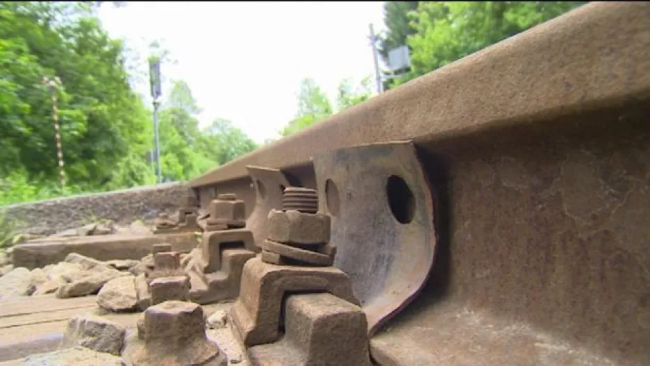 Video Opravy vlaků na Jizerskohorské železnici stojí až 50 milionů