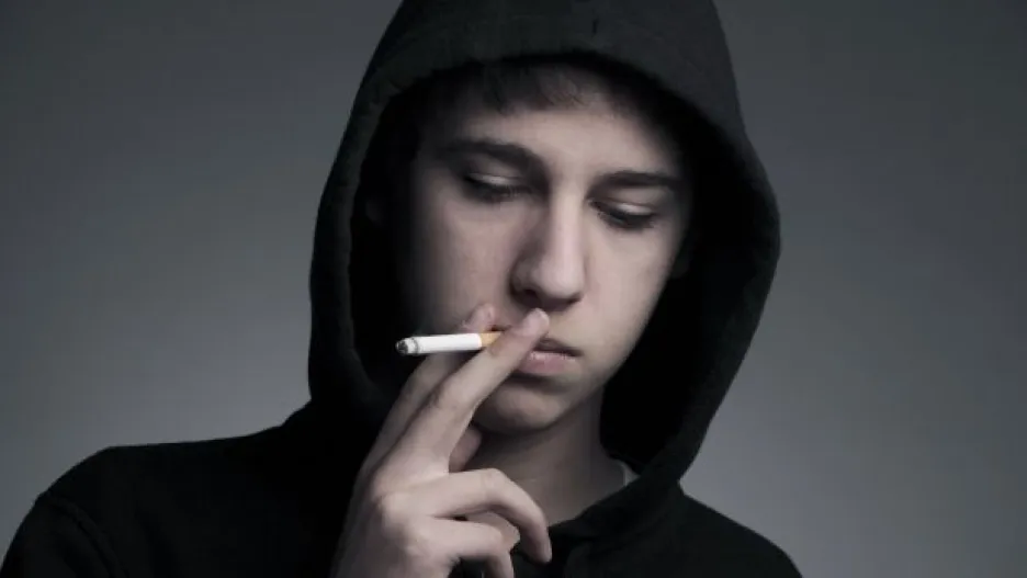 Video Věk první cigarety se v Česku stále snižuje