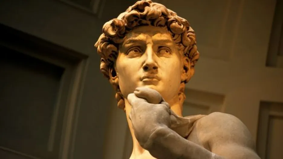 Video Italské muzeum se snaží zachránit sochu Davida