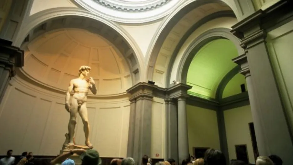 Video Historik umění: Pro mohutné sochy je klíčová svislá poloha