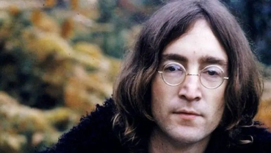 Video Sotheby's draží skici Johna Lennona