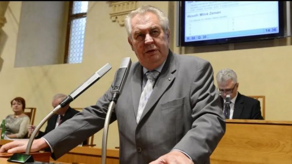 Video Zeman se přimlouval za vyšší platy ústavních soudců