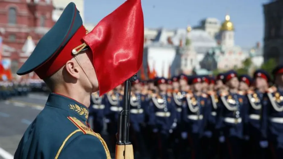 Video Bez komentáře: Vojenská přehlídka v Moskvě