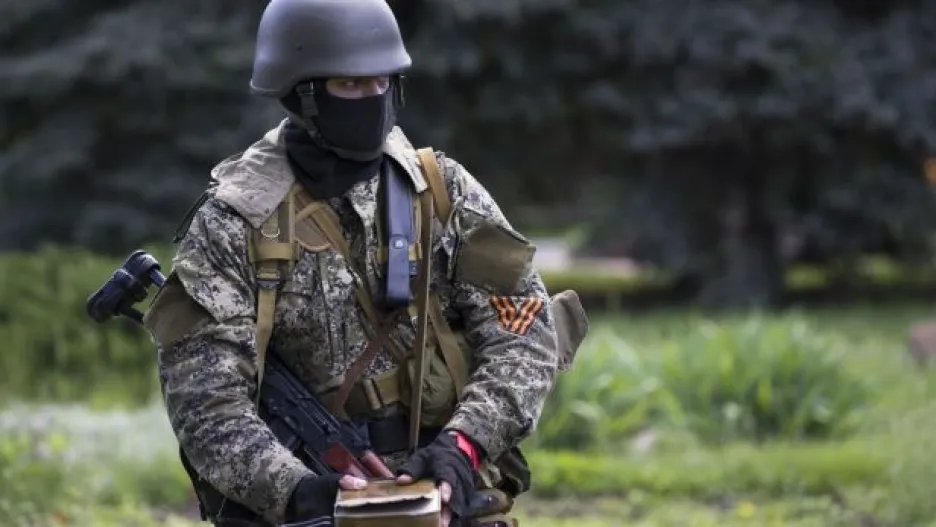 Video Ukrajinské armádě se nepodařilo vytlačit radikály z okupovaného Slavjansku