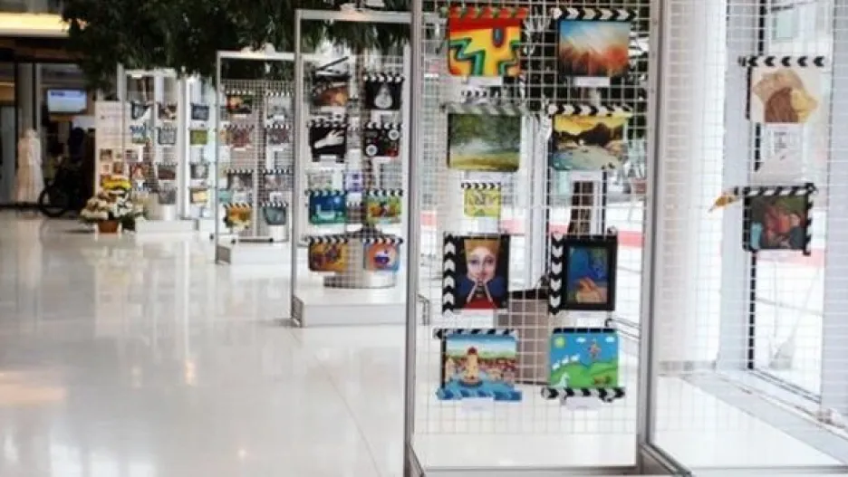 Video Ve Zlíně vystavují barevné filmové klapky