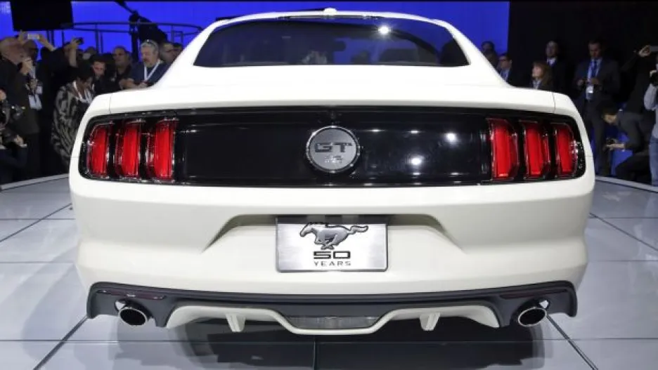 Video Legendární Ford Mustang slaví padesátku