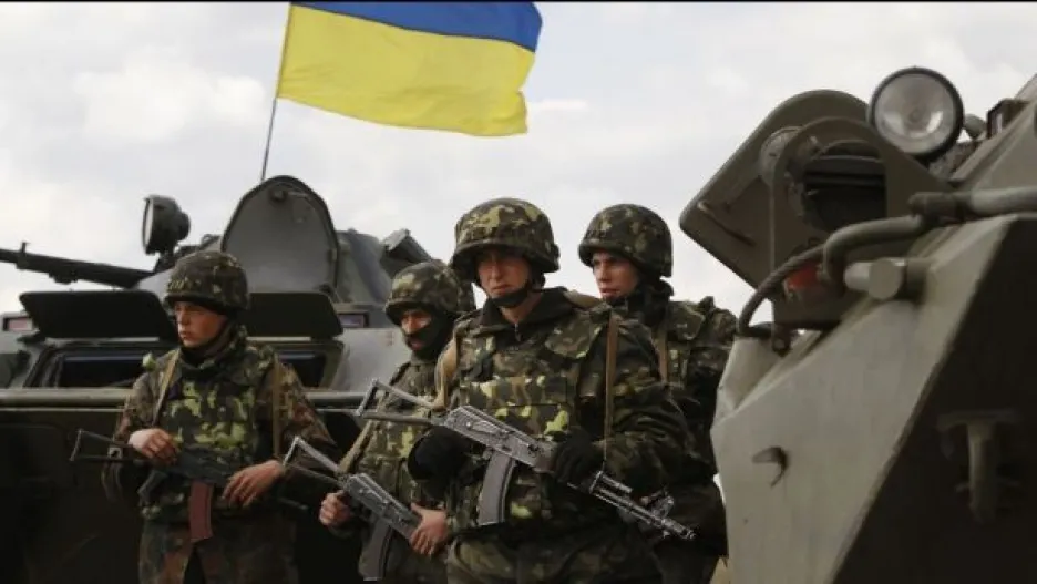 Video Na Ukrajině se znovu jedná zbraněmi