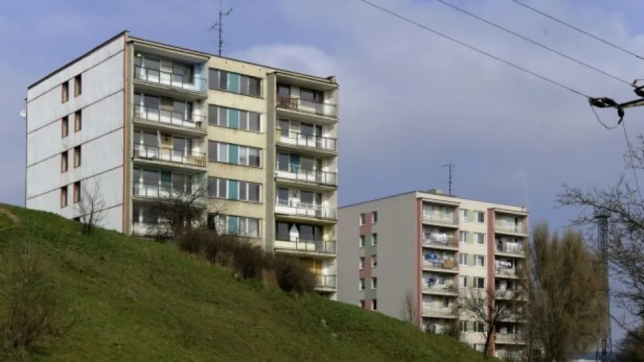 Video V obavách ze spekulantů chystají Obrnice nákup zabavených bytů