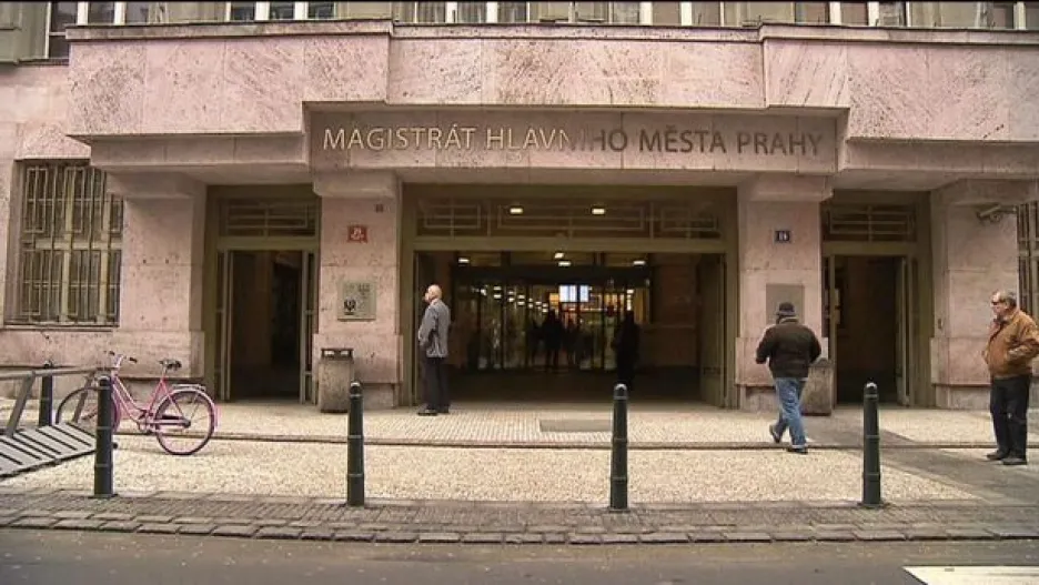 Video Sestěhováním úředníků do Škodova paláce zatím Praha neušetřila