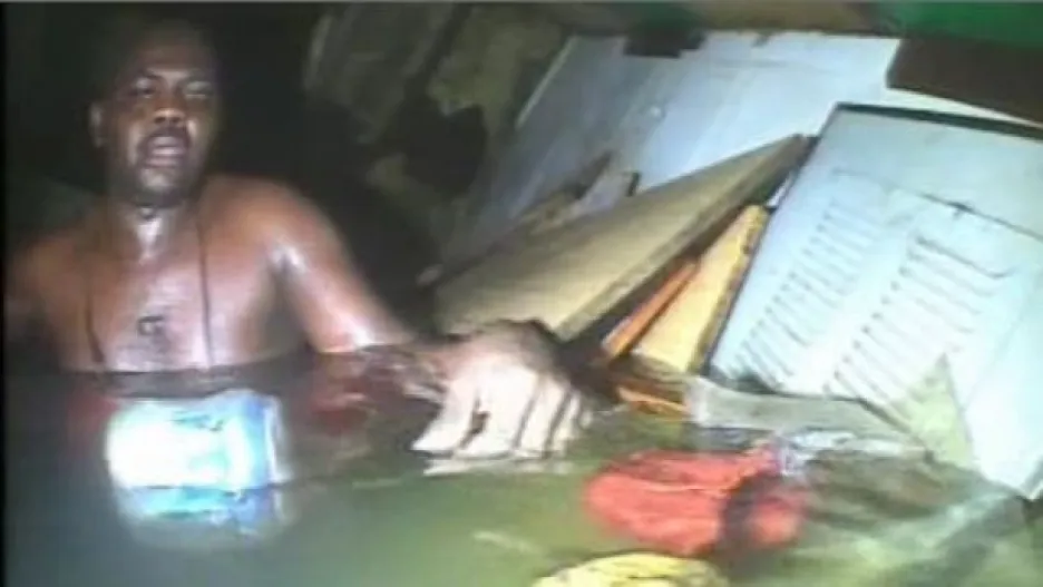 Video Podívejte se: Nigerijce na dně Atlantiku našel potápěč