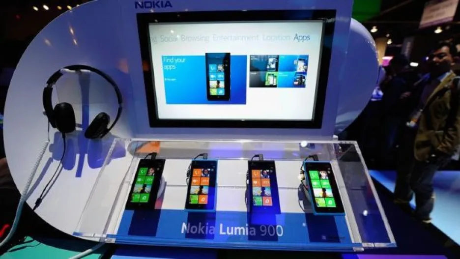 Video Nokia nově v rukou Microsoftu tématem Ekonomiky ČT24