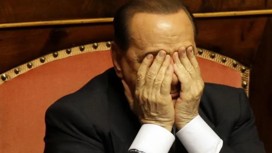 Video Silvio Berlusconi se označil za oběť