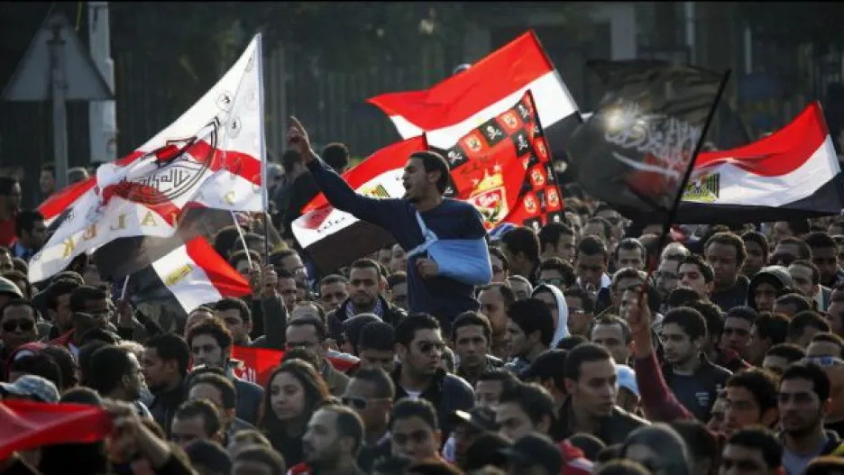 Video Egypťané protestují proti rozsudku kvůli fotbalovým násilnostem