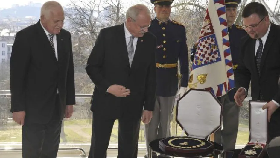 Video Český a slovenský prezident si předali státní vyznamenání