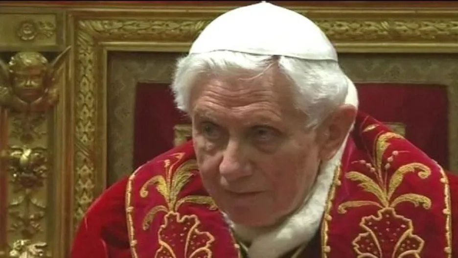 Video Papež se rozloučil s kardinály