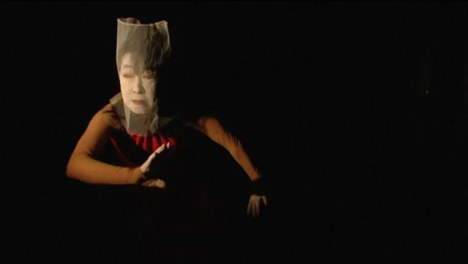 Video Sumako Koseki tančí butó