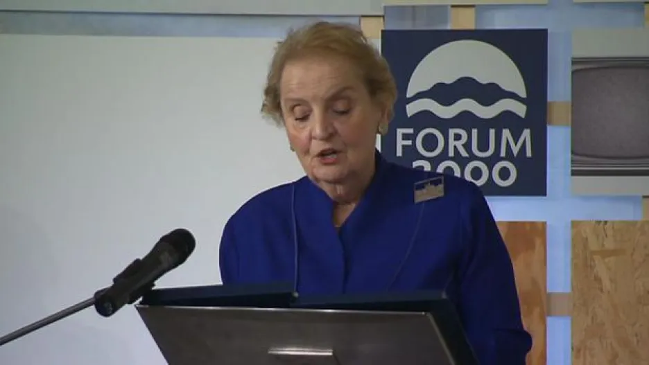 Video Madeleine Albrightová na konferenci Forum 2000