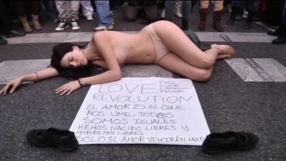 Video Španělé a Portugalci demonstrovali proti vládě