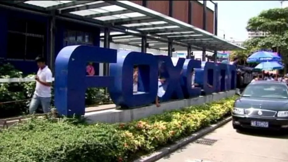 Video Foxconn pozastavil výrobu ve své čínské továrně