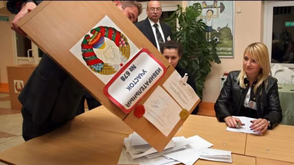 Video Do běloruského parlamentu se opozice nedostala