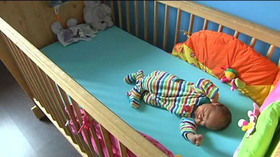 Video Francouzka Valençotová porodila už třetího syna ve stejný den