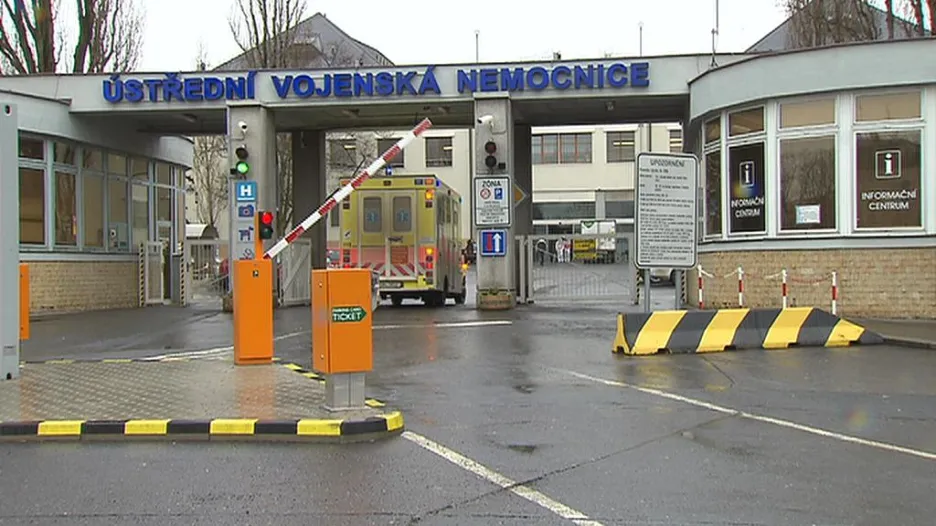 Videostúdió ČT24: Police are not involved in the landlocked operation.  ÚVN prověří Vondráčkovu návštěvu