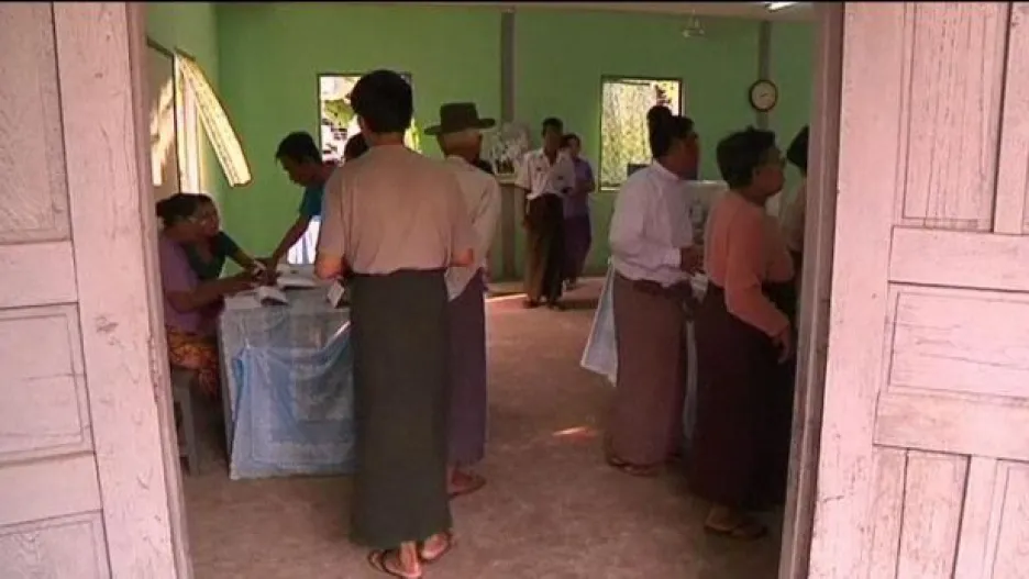 Video Lucie Kundra z Člověka v tísni k barmským volbám