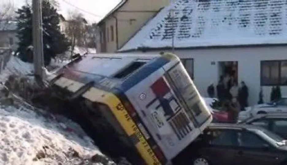 Video Nehoda linkového autobusu v Brně-Chrlicích